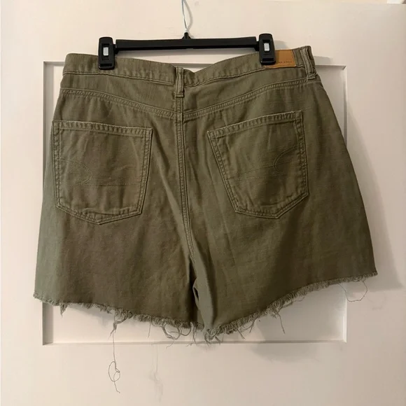 American Eagle High-Rise Distressed Shorts – Size 14 - Picture 2 of 14